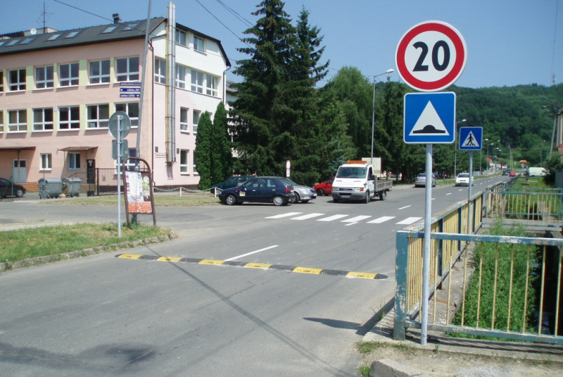  Referencie / Spomaľovací prah - foto
