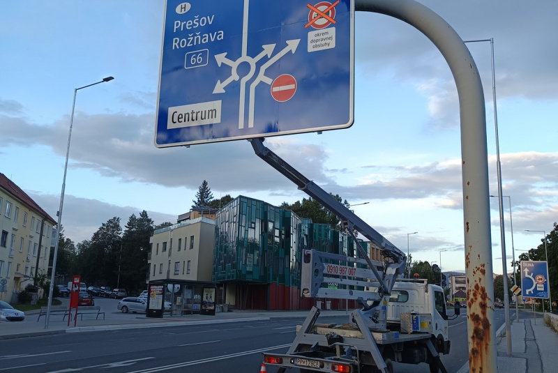  Referencie / Okružná križovatka - Poprad - foto