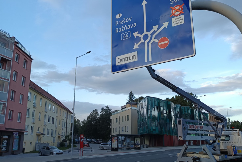  Referencie / Okružná križovatka - Poprad - foto