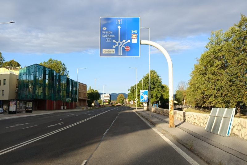  Referencie / Okružná križovatka - Poprad - foto
