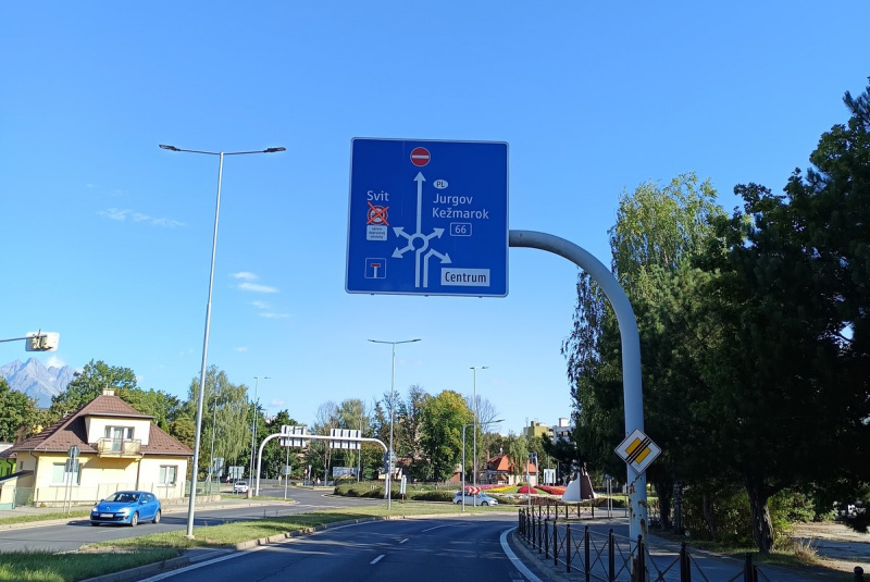  Referencie / Okružná križovatka - Poprad - foto