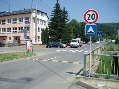 Spomaľovací prah